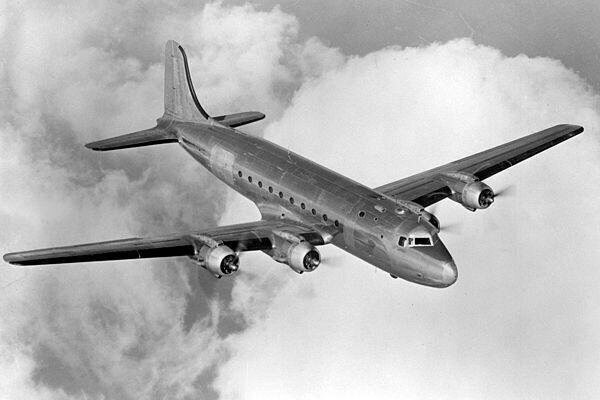 Самолет через год. Douglas DC-4 рейс 914. Самолёт Пан Американ рейс 914. Самолет призрак рейс 914. Пан Американ 914 рейс Нью Йорк-Майами.