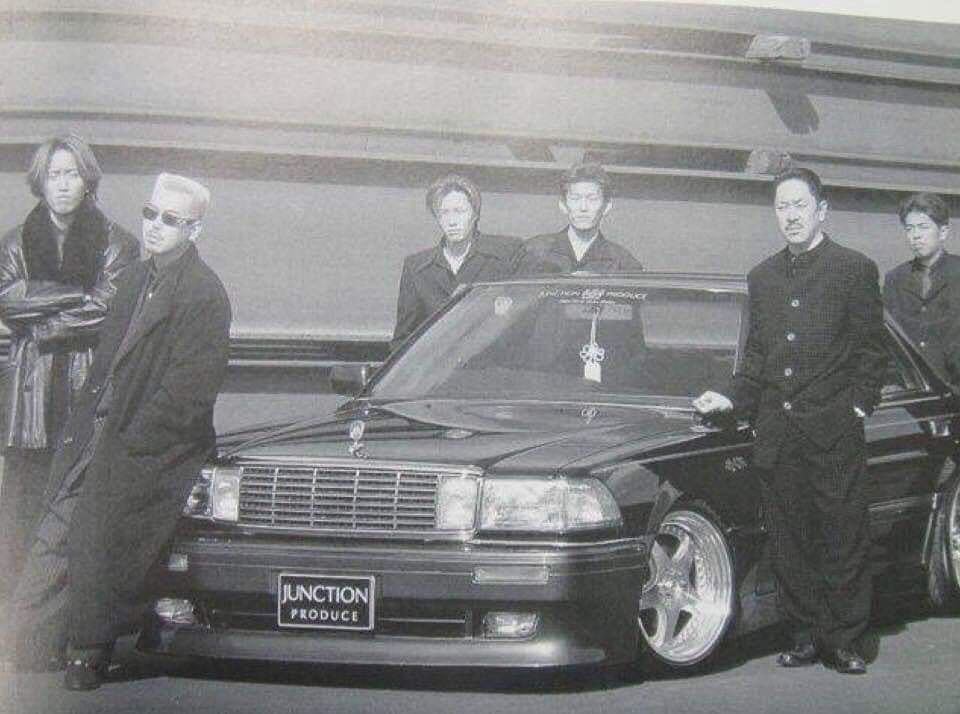 Тойота Краун и японская мафия. Тойота Краун якудзы. Тойота Краун с 150 Yakuza. Toyota Crown 131 Junction produce Yakuza.